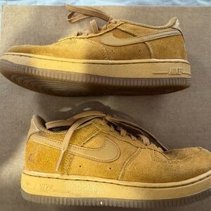 Boys Nike Force Size 2